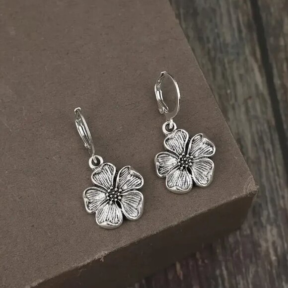 Silver Bohemian Vintage Floral Flower Drop Earrings New NWT - Picture 1 of 6